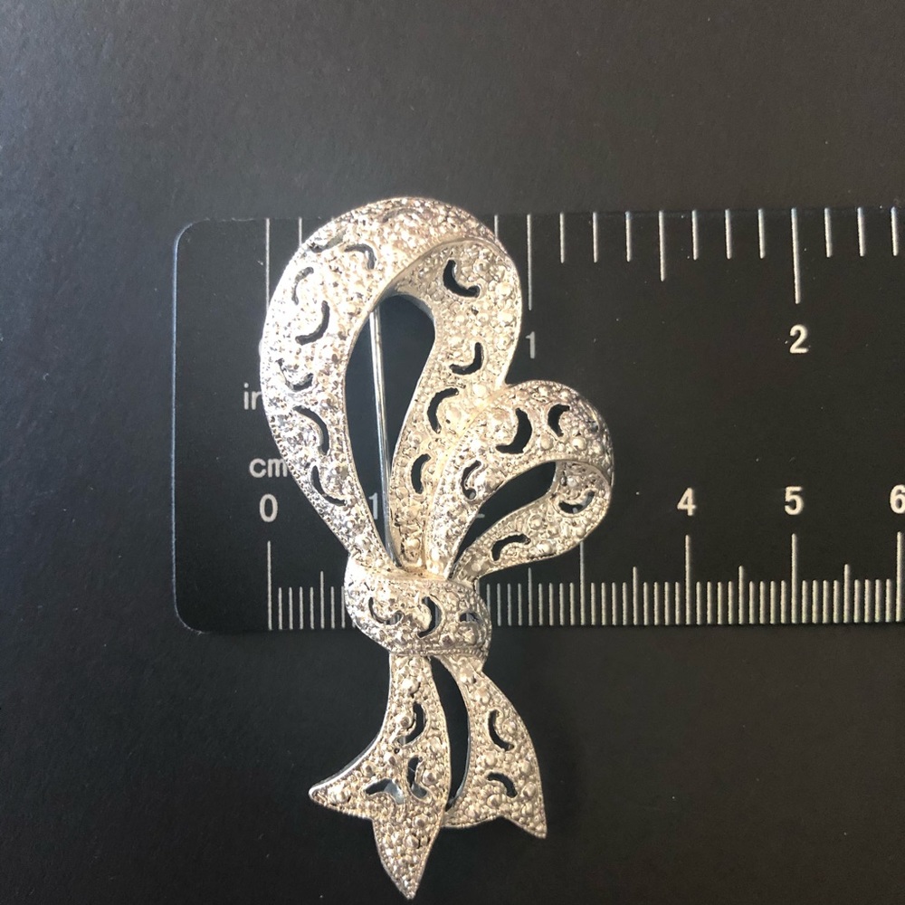 Silver Tone Ribbon Brooch - Picture 8 of 8